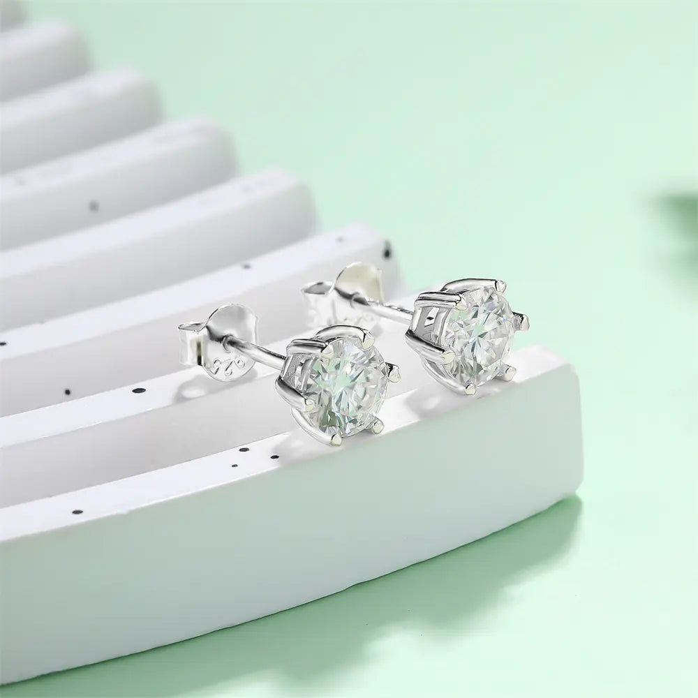 VVSI Round Moissanite Studs